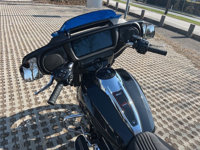 Harley-Davidson FLHX Street Glide (Midnight Ember) - Bild 11