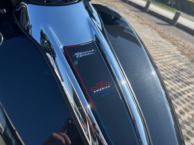 Harley-Davidson FLHX Street Glide (Midnight Ember) - Bild 5