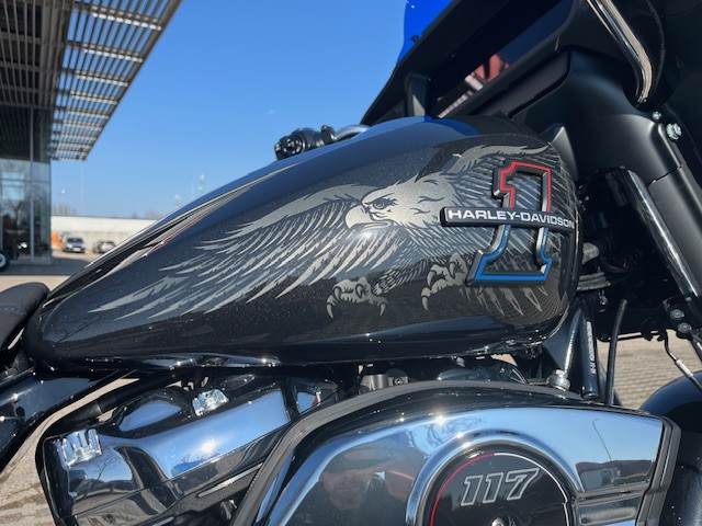 Harley-Davidson FLHX Street Glide (Midnight Ember) - Bild 2