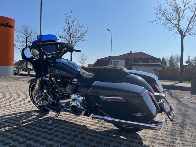 Harley-Davidson FLHX Street Glide (Midnight Ember) - Bild 3